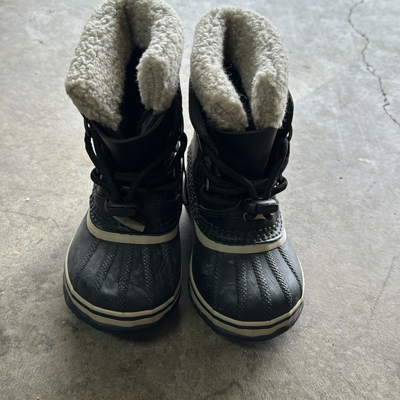 Sorel boots - Picture 2 of 8